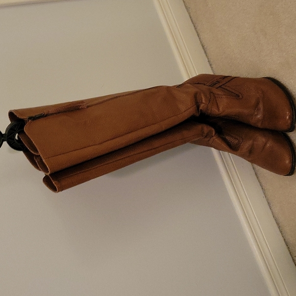 Brown knee high boots - Picture 2 of 5